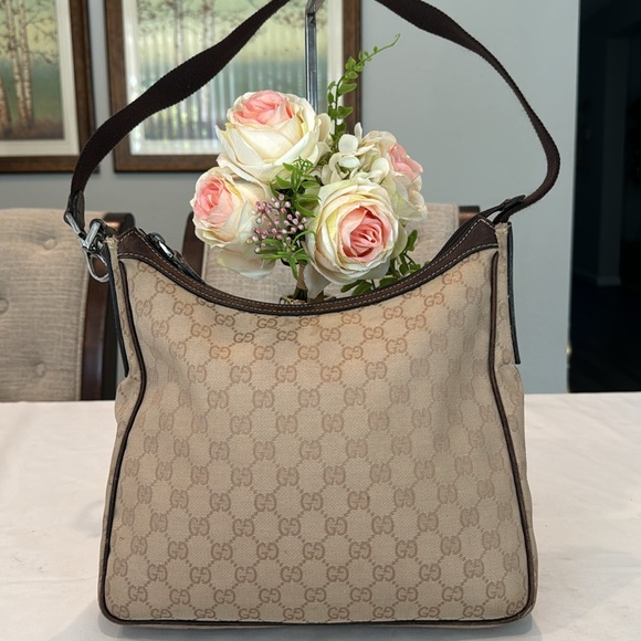Gucci Handbags - Authentic Gucci shoulder bag